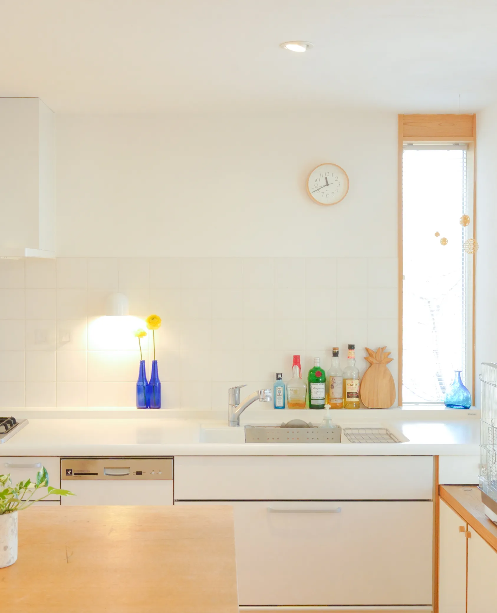 リフォーム完了後の明るいキッチンダイニング